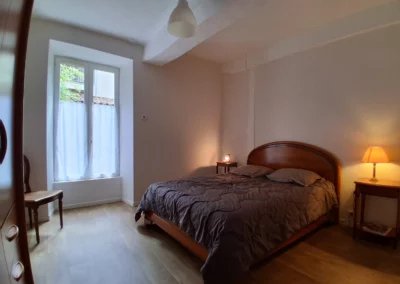 Gîte Les Capucins-Figeac 46- chambre (2)